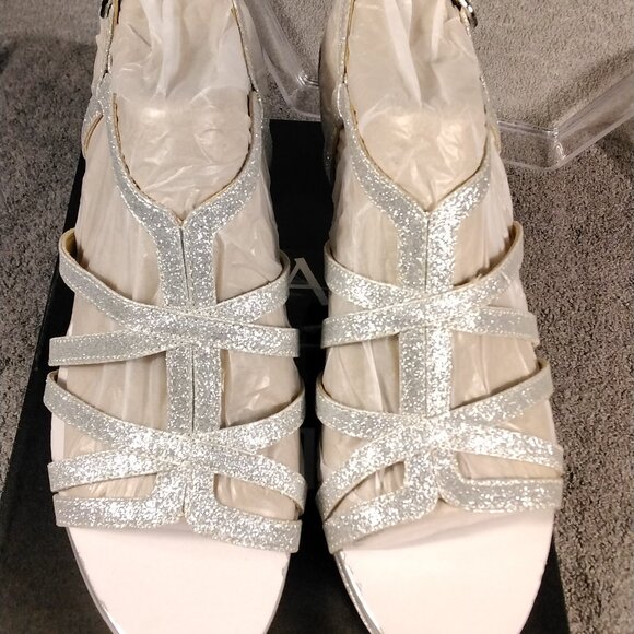 Naturalizer Baylor Shoes Silver Glitter Heels Size 8M Strappy Ankle Buckle Dress - Picture 1 of 13